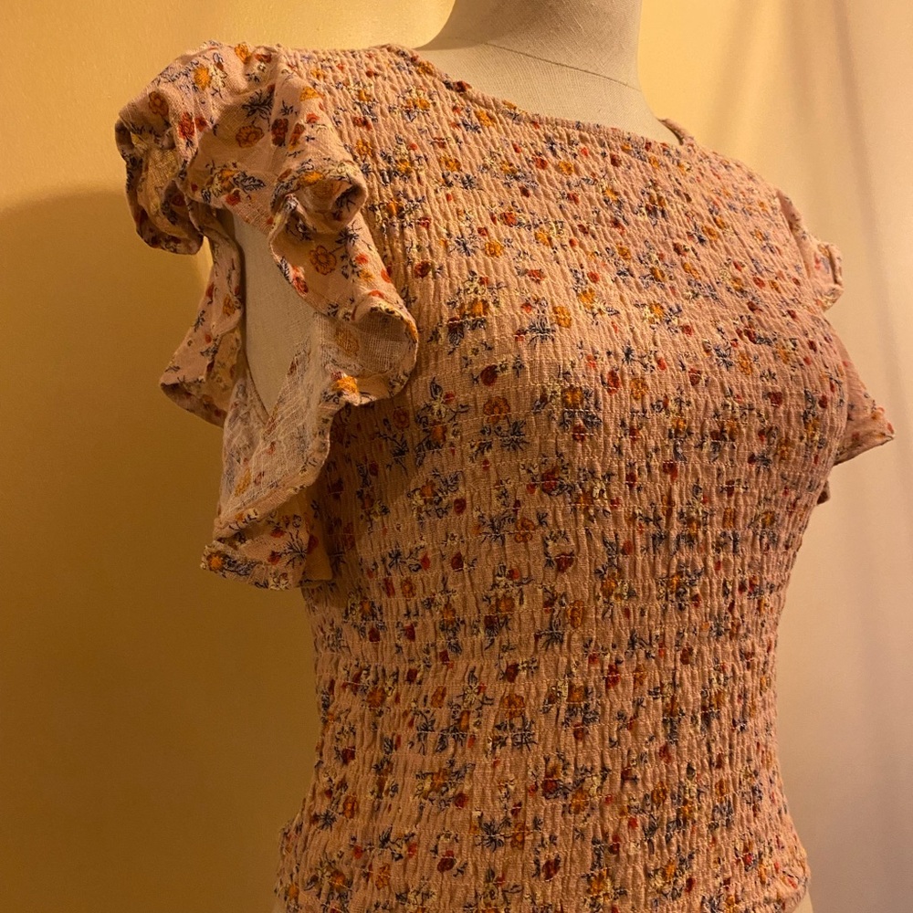 Chic Floral Ruffle Sleeve Blouse - Picture 3 of 5